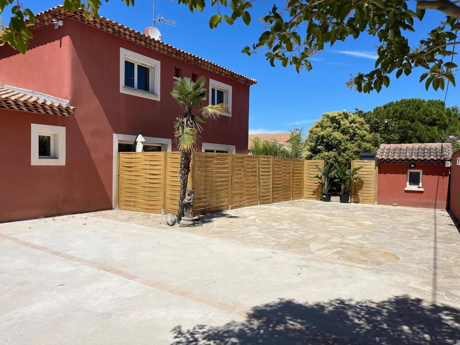 La Casa Bella Aparthotel Gignac-la-Nerthe Exterior foto
